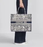 DIOR / LARGE DIOR BOOK TOTE Beige and Blue Macrocannage Embroidery (42 x 35 x 18.5 cm) - Image 2