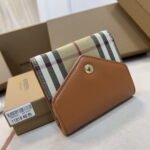 Burberry Vintage Folding clip size: 8.5*4*9cm - Image 4