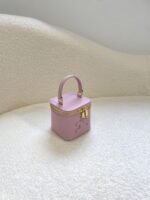 CELINE 23s Spring/Summer - Mini smooth leather makeup case Pink 8080 Size: 9.5* 8* 9cm - Image 2