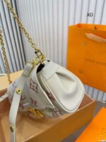 LV Favorite Cloud chain bag size: 23*13cm - Image 9